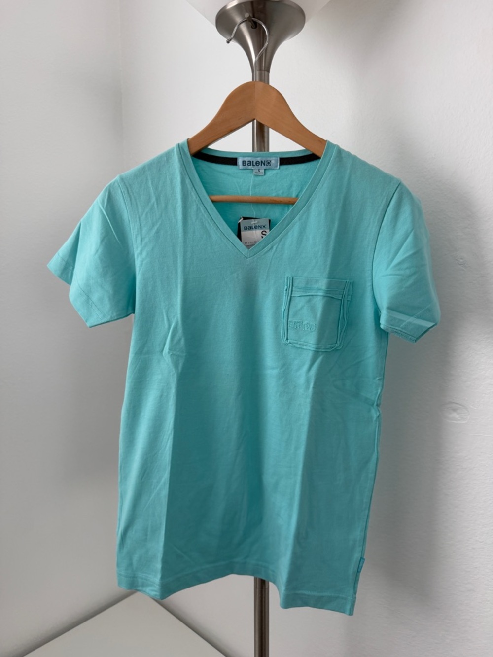Women's V-Neck Pocket Tee in Aqua